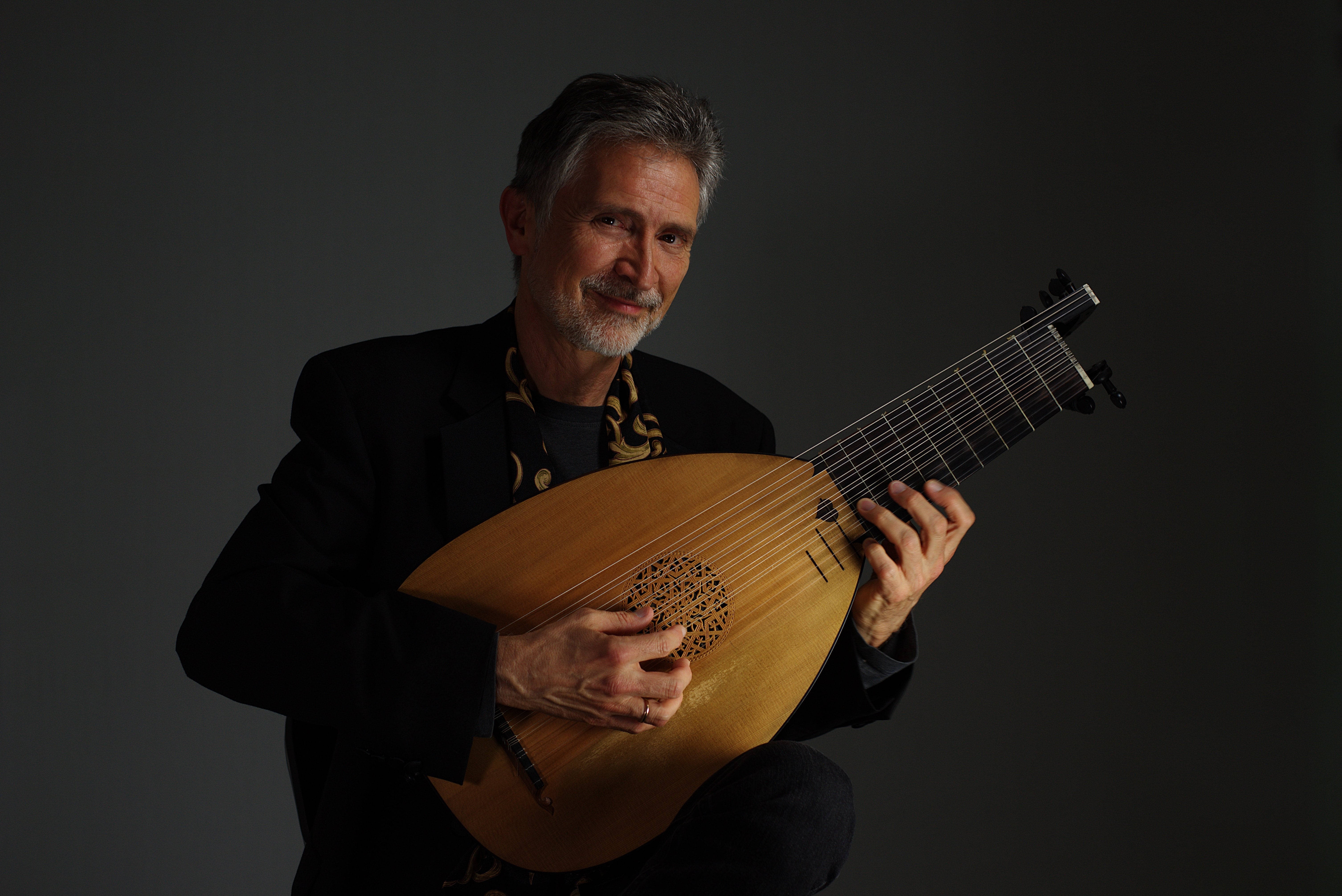 Lutenist Ronn McFarlane. Photo by James Carr.