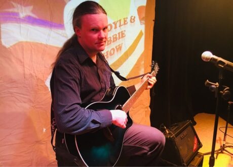 Ray Shaw as Buddy Apple in Landless Theatre Company's production of 'The Doyle and Debbie Show.' Photo courtesy of Landless Theatre Company.