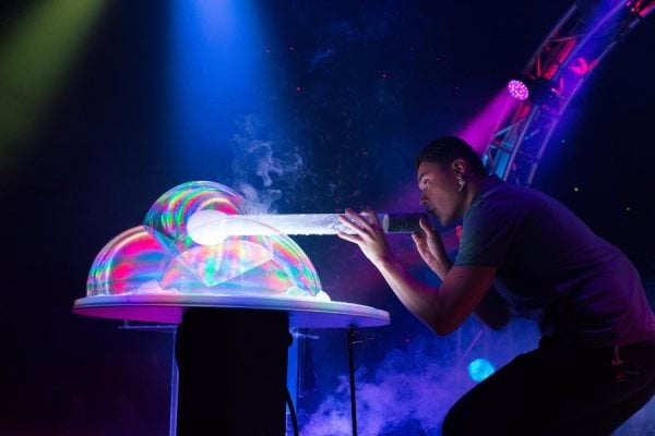 Review: ‘The Gazillion Bubble Show’ at New World Stages