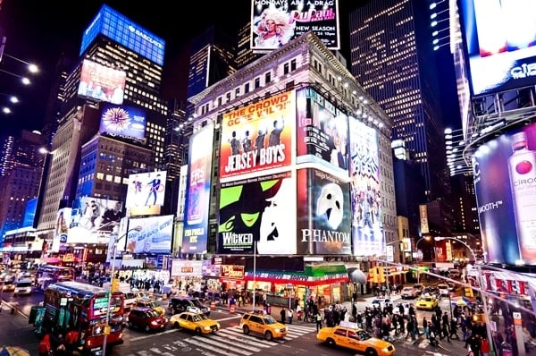 The coronavirus makes the lights go out on Broadway: all shows suspended until April 13, 2020