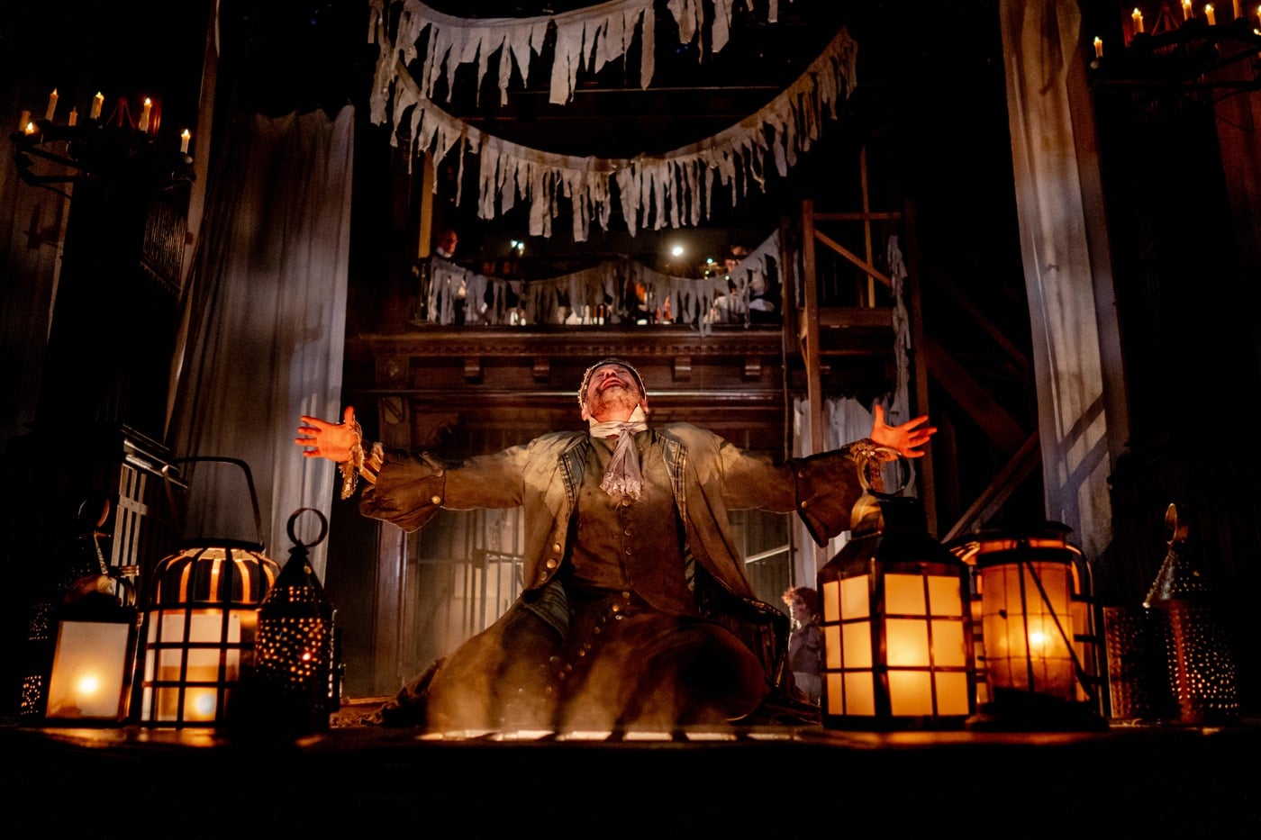 Ian Merrill Peakes as Macbeth at Folger Theatre. Photo by Brittany Diliberto, Bee Two Sweet.