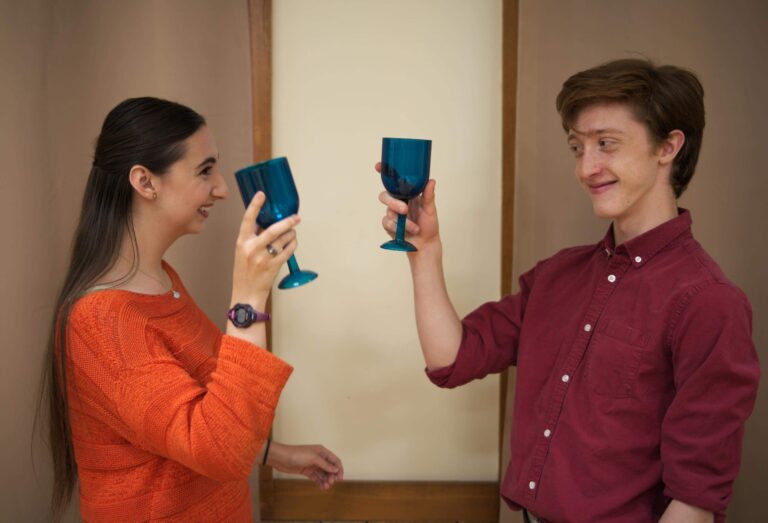 Review: ‘Absolutely Dead’ at Bowie Community Theatre