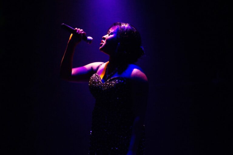 Review: ‘The Bodyguard’ at Toby’s Dinner Theatre