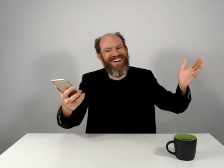 A wonderfully manic ‘#txtshow’ from performance artist Brian Feldman