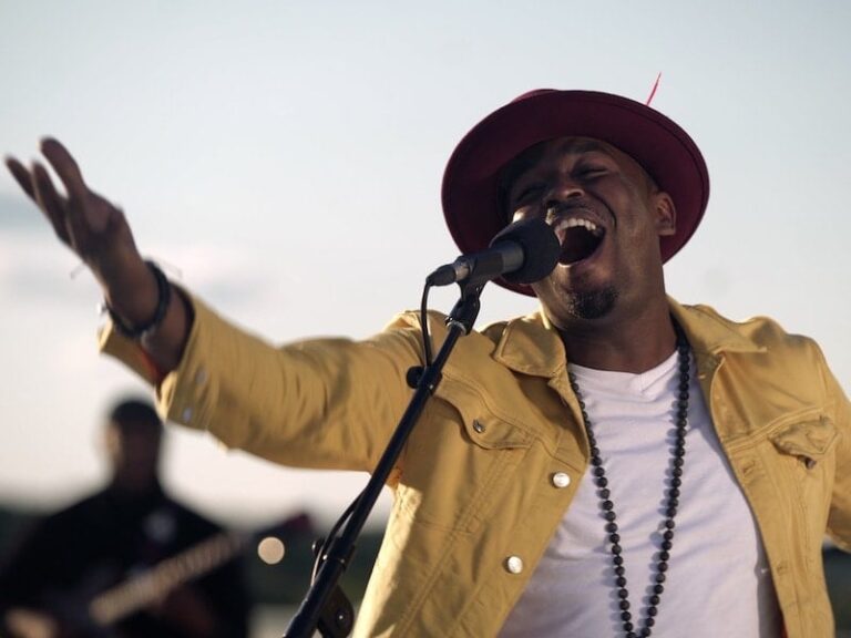 ‘Signature Vinyl’ spins first-rate versions of turntable classics